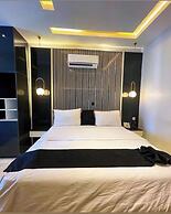 GlassTop Lounge Kubwa