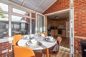 Mandarin Styles 3 Bedroom W/garden in Derby