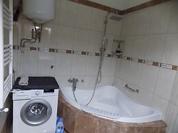 Natalys 2 Bd Gorgeous Apt in Volos