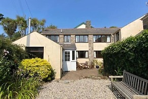 The Old Barn Near St Ives - Rustic Charm & Space