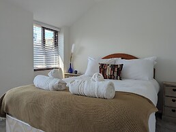 The Old Barn Near St Ives - Rustic Charm & Space