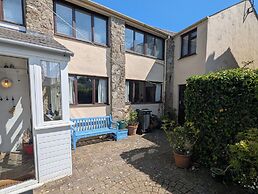 The Old Barn Near St Ives - Rustic Charm & Space