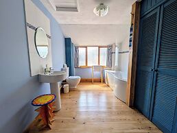 The Old Barn Near St Ives - Rustic Charm & Space