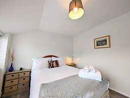 The Old Barn Near St Ives - Rustic Charm & Space