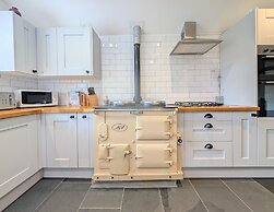 The Old Barn Near St Ives - Rustic Charm & Space