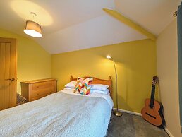 The Old Barn Near St Ives - Rustic Charm & Space