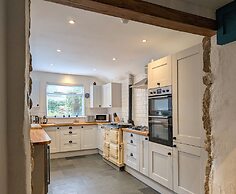 The Old Barn Near St Ives - Rustic Charm & Space