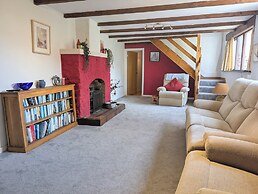 The Old Barn Near St Ives - Rustic Charm & Space