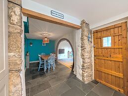 The Old Barn Near St Ives - Rustic Charm & Space