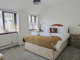 The Old Barn Near St Ives - Rustic Charm & Space