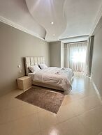 SHRTSTAYS Guesthouse