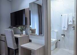 Knightsbridge Hotel and Suites