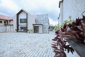 Knightsbridge Hotel and Suites