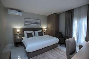 Knightsbridge Hotel and Suites