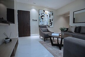 Knightsbridge Hotel and Suites