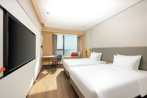 Holiday Inn Express Zhanjiang Coast, an IHG Hotel