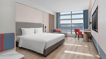Holiday Inn Express Yangzhou Grand Canal Theatre by IHG