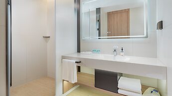 Holiday Inn Express Yangzhou Grand Canal Theatre by IHG