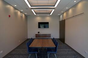 Holiday Inn Express & Suites Diamond by IHG
