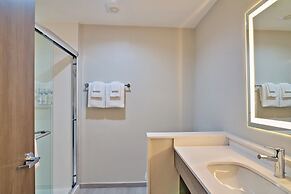 Holiday Inn Express & Suites Diamond by IHG