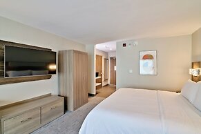 Holiday Inn Express & Suites Diamond by IHG