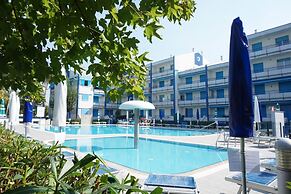 Bright Flat in a Residence With Common Pools