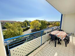 Bright Flat in a Residence With Common Pools