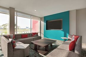 avid hotel Queretaro Centro Sur by IHG