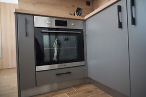 2 Bed Apt - Sleeps 4, Terrace & Pet Friendly