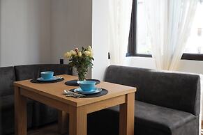 2 Bed Apt - Sleeps 4, Terrace & Pet Friendly
