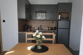 2 Bed Apt - Sleeps 4, Terrace & Pet Friendly
