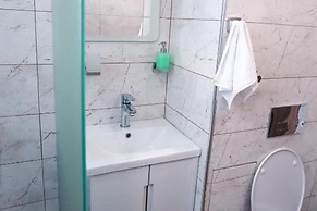 2 Bed Apt - Sleeps 4, Terrace & Pet Friendly