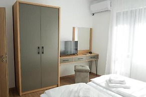 2 Bed Apt - Sleeps 4, Terrace & Pet Friendly