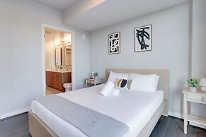 Stylish Apartment Steps from the Metro