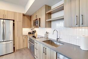 Stylish Apartment Steps from the Metro