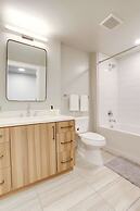 Stylish Apartment Steps from the Metro