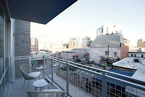 Stylish Apartment Steps from the Metro