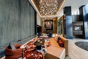 Stylish Apartment Steps from the Metro