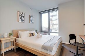 Stylish Apartment Steps from the Metro