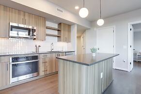 Stylish Apartment Steps from the Metro