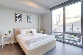 Stylish Apartment Steps from the Metro