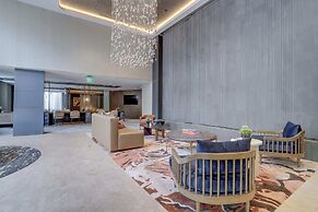 Stylish Apartment Steps from the Metro