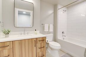 Stylish Apartment Steps from the Metro