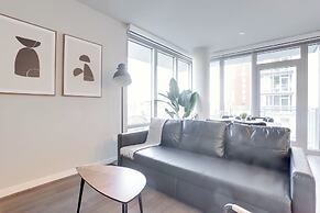 Stylish Apartment Steps from the Metro