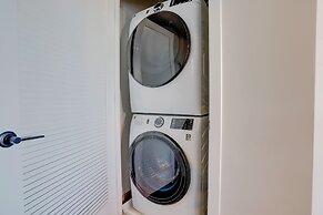 Stylish Apartment Steps from the Metro