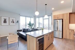 Stylish Apartment Steps from the Metro