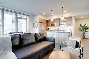 Stylish Apartment Steps from the Metro