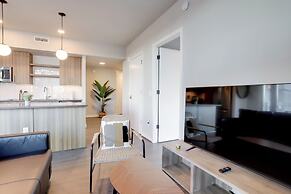 Stylish Apartment Steps from the Metro