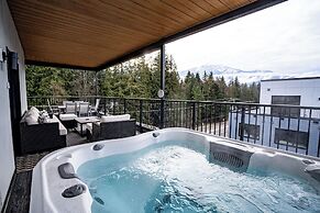 Alpine Retreat by Revelstoke Vacations