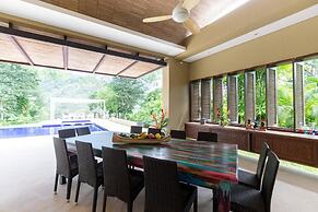 Yeguas U47 by Wynwood House